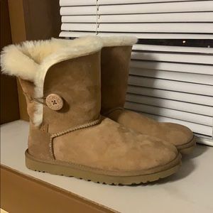 Tan Bailey Button Ugg’s